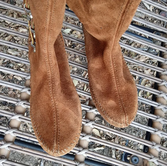 Updated Post: Rare Minnetonka Side-Lace, Knee-High, Leather Moccasin Boot. 7/7.5 - Picture 5 of 13